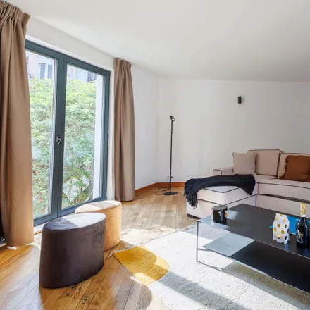 Rent this 3 bed apartment on Rue des Chartreux - Kartuizersstraat 21 in 1000 Brussels, Belgium