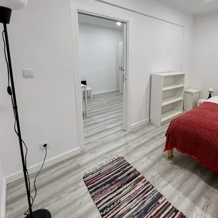 Rent this 3 bed room on Avenida de Ceuta 36 in 2700-190 Amadora, Portugal