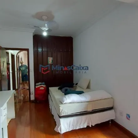 Buy this 6 bed house on Rua Teobaldo Gomes Pinto in Timóteo - MG, 35182-394