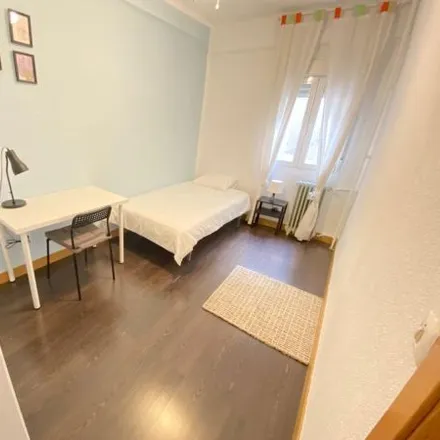 Rent this 2 bed room on Calle de Martín de Vargas in 23, 28005 Madrid