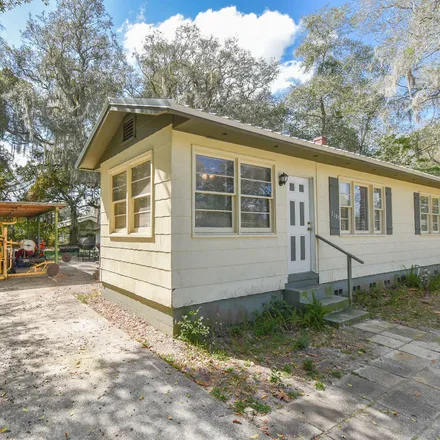 Buy this 3 bed house on 2103 Kirby Street in Palatka, FL 32177