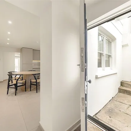 Rent this 2 bed apartment on 39 Chepstow Road in London, W2 5BD