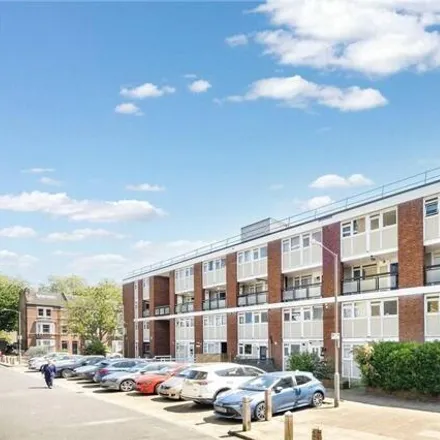 Rent this 3 bed room on Ethelburga Tower in Maskelyne Close, London