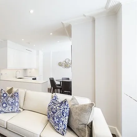 Rent this 3 bed apartment on King Street in London, W6 9NH