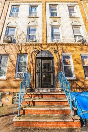 Buy this 18 bed house on 41-32 52nd Street in New York, NY 11377