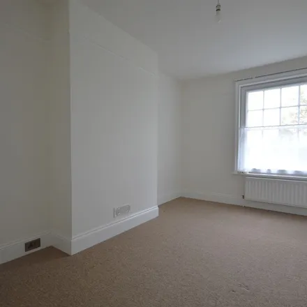 Image 4 - Priory Road, Chichester, PO19 1NY, United Kingdom - Apartment for rent