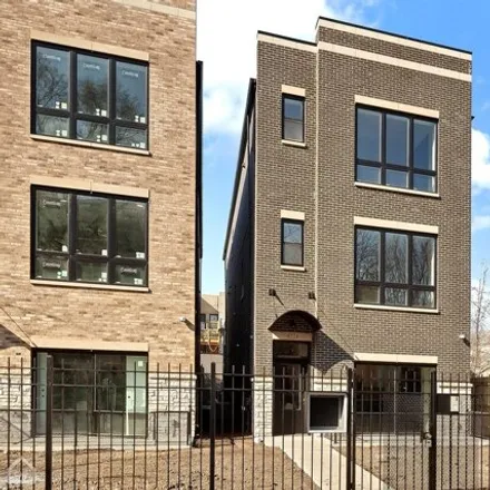 Rent this 3 bed condo on 6350 South Drexel Avenue in Chicago, IL 60637