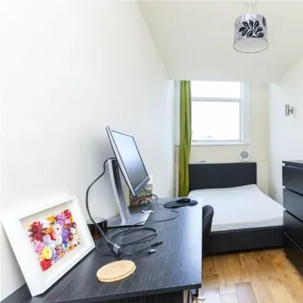 Image 4 - London Fog Vapery, Hornsey Road, London, N7 7LL, United Kingdom - Apartment for sale