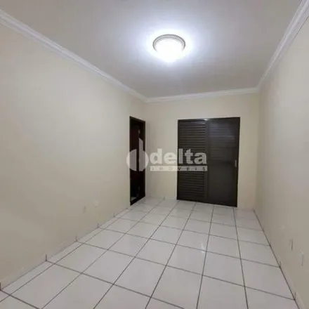 Rent this 4 bed house on Rua dos Cravos in Cidade Jardim, Uberlândia - MG