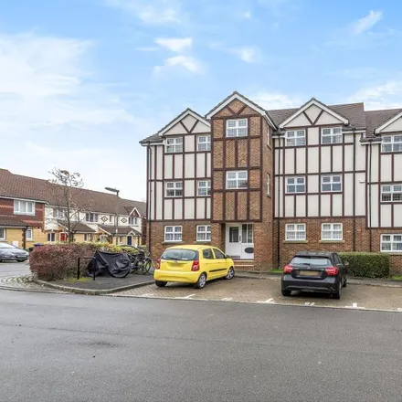 Rent this 2 bed apartment on Hermitage Roundabout in Knaphill, GU21 8XJ