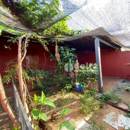 Rent this 5 bed house on Rua Santa Helena in Tabajaras, Uberlândia - MG