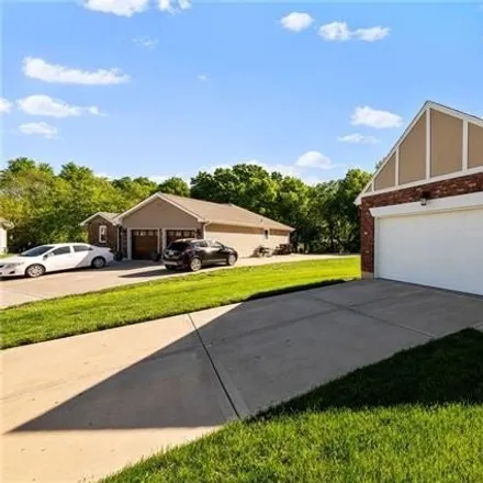 Image 2 - 17399 East 52nd Street South, Independence, MO 64055, USA - House for sale