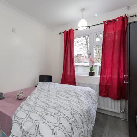 Rent this 9 bed room on The Bye in London, W3 7PQ