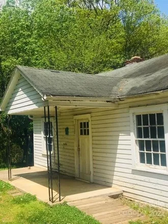 Buy this 2 bed house on 401 Jennings Street in Lincolnton, NC 28092