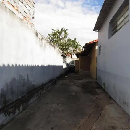 Rent this 2 bed house on Rua 15-C in Setor Garavelo, Aparecida de Goiânia - GO