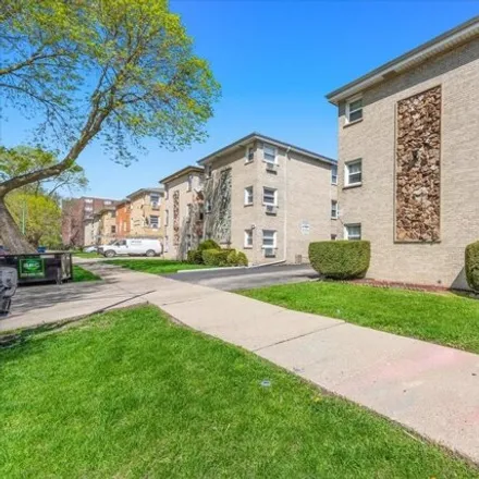 Buy this 2 bed condo on 8706 West Summerdale Avenue in Chicago, IL 60656