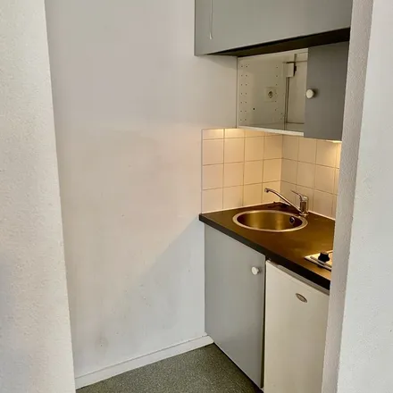 Rent this 1 bed apartment on 10 Cité de Nantes in 33000 Bordeaux, France