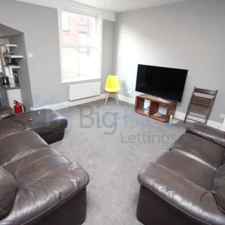 Image 1 - Richmond Mount, Leeds, LS6 1DF, United Kingdom - House for rent