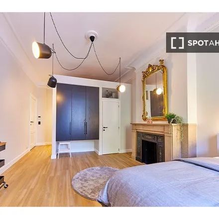 Rent this 8 bed room on Rue de Tenbosch - Tenbosstraat 71 in 1050 Ixelles - Elsene, Belgium