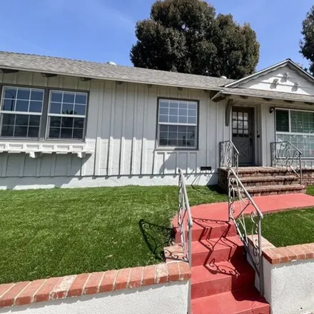 Rent this 2 bed house on Sunset & Hartzell in Sunset Boulevard, Los Angeles