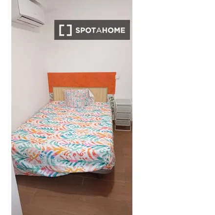 Rent this 5 bed room on Bicihome in Calle de la Virgen del Coro, 10
