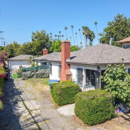 Buy this studio townhouse on 1523 South Victoria Avenue in Los Angeles, CA 90019