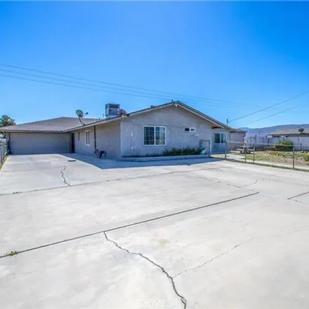 Image 2 - 11272 Juniper Road, Apple Valley, CA 92308, USA - House for sale