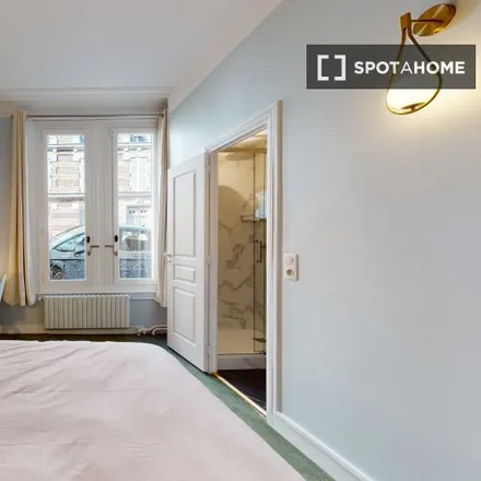Rent this 2 bed room on 9 Rue Bachelet in 75018 Paris, France