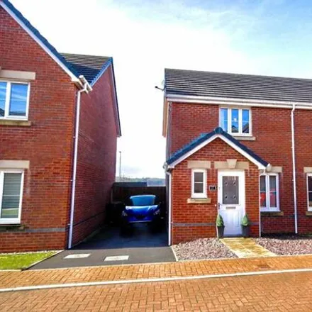 Buy this 2 bed duplex on unnamed road in Maesycwmmer, NP12 2RD