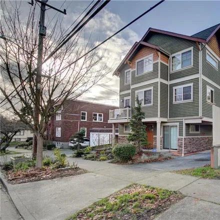 Rent this 3 bed townhouse on 4265 Linden Avenue North in Seattle, WA 98103