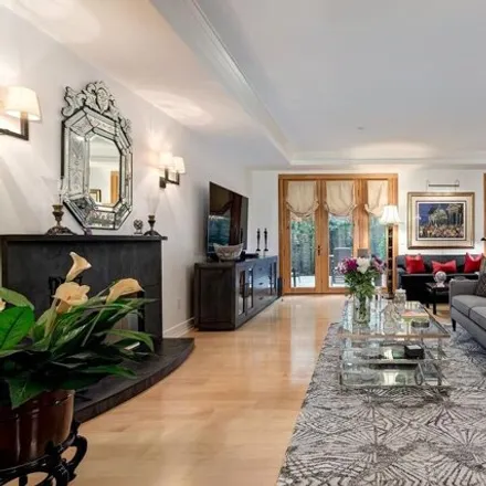 Image 7 - 411 North Oakhurst Drive, Beverly Hills, CA 90210, USA - Condo for sale