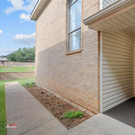 Image 5 - 3402 Bill Owens Parkway, Longview, TX 75605, USA - House for sale