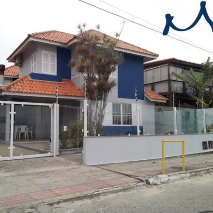 Rent this 2 bed house on Rua Doutor Hélio Anjos Ortiz in Canasvieiras, Florianópolis - SC