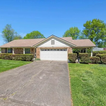 Image 2 - Village Drive, Henderson, KY 42420, USA - House for sale