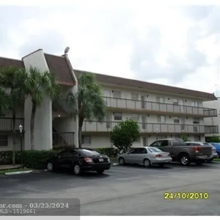 Rent this 2 bed condo on Northwest 75th Avenue in Sunrise Heights, Plantation
