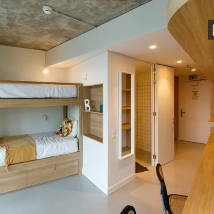 Rent this 8 bed apartment on Parque de Estacionamento de Autocarros de Paranhos in Rua António Salgado Júnior, 4200-804 Porto