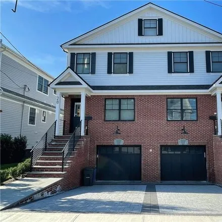 Rent this 3 bed townhouse on 32 Franklin Avenue in Village of Mamaroneck, NY 10543