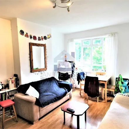 Image 5 - 90 Weir Road, London, SW12 0NB, United Kingdom - Apartment for rent