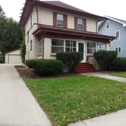 Buy this 3 bed house on 339 Marion Avenue in Aurora, IL 60505
