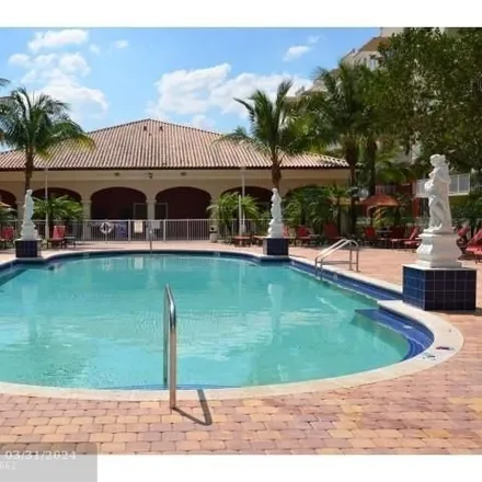 Image 9 - 18335 Northwest 68th Avenue, Country Club, Hialeah, FL 33015, USA - Condo for rent