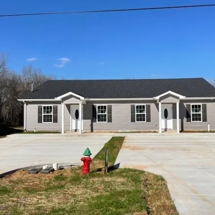 Rent this 3 bed house on 305 Montgomery Street in Cowan, Franklin County