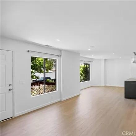 Image 4 - Pinewood Avenue, Los Angeles, CA 91042, USA - Townhouse for rent