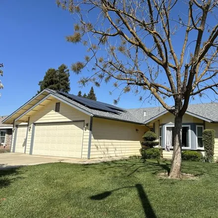 Buy this 3 bed house on 2718 East Howard Avenue in Visalia, CA 93292