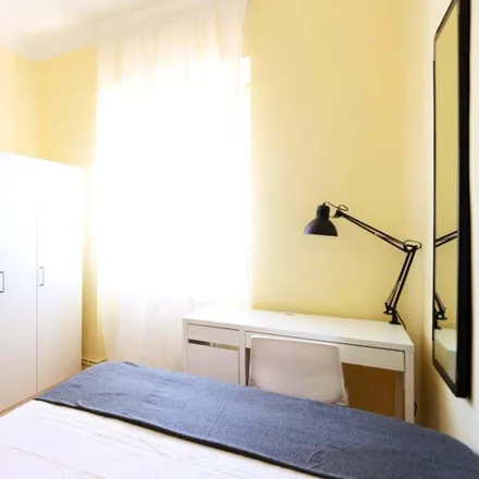 Rent this 1 bed room on Calle de O'Donnell in 30, 28009 Madrid