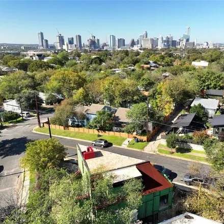 Image 3 - 2302 East 11th Street, Austin, TX 78702, USA - House for sale