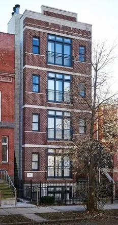 Rent this 3 bed condo on 2215 West Monroe Street in Chicago, IL 60612