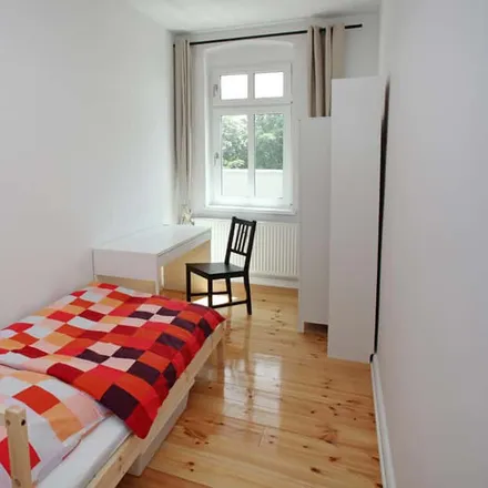 Rent this 5 bed room on Euronet in Revaler Straße, 10245 Berlin