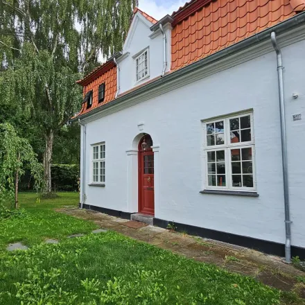 Rent this 6 bed apartment on Kronprinsensvej 53 in 2000 Frederiksberg, Denmark