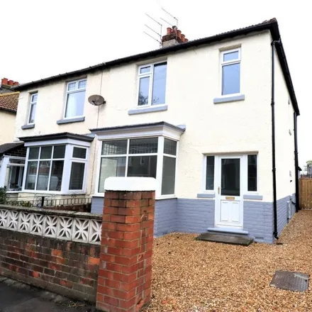 Rent this 3 bed duplex on Victoria Avenue in Redcar, TS10 2DX