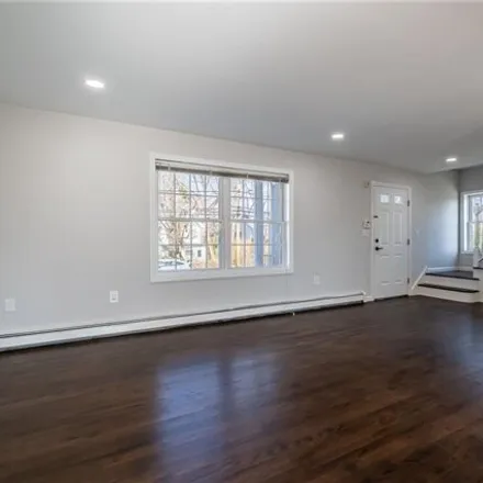 Image 3 - 35 Harrison Avenue, Village of Mamaroneck, NY 10528, USA - House for rent